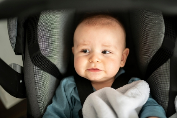 أهمية مقعد السيارة  لأمان طفلك