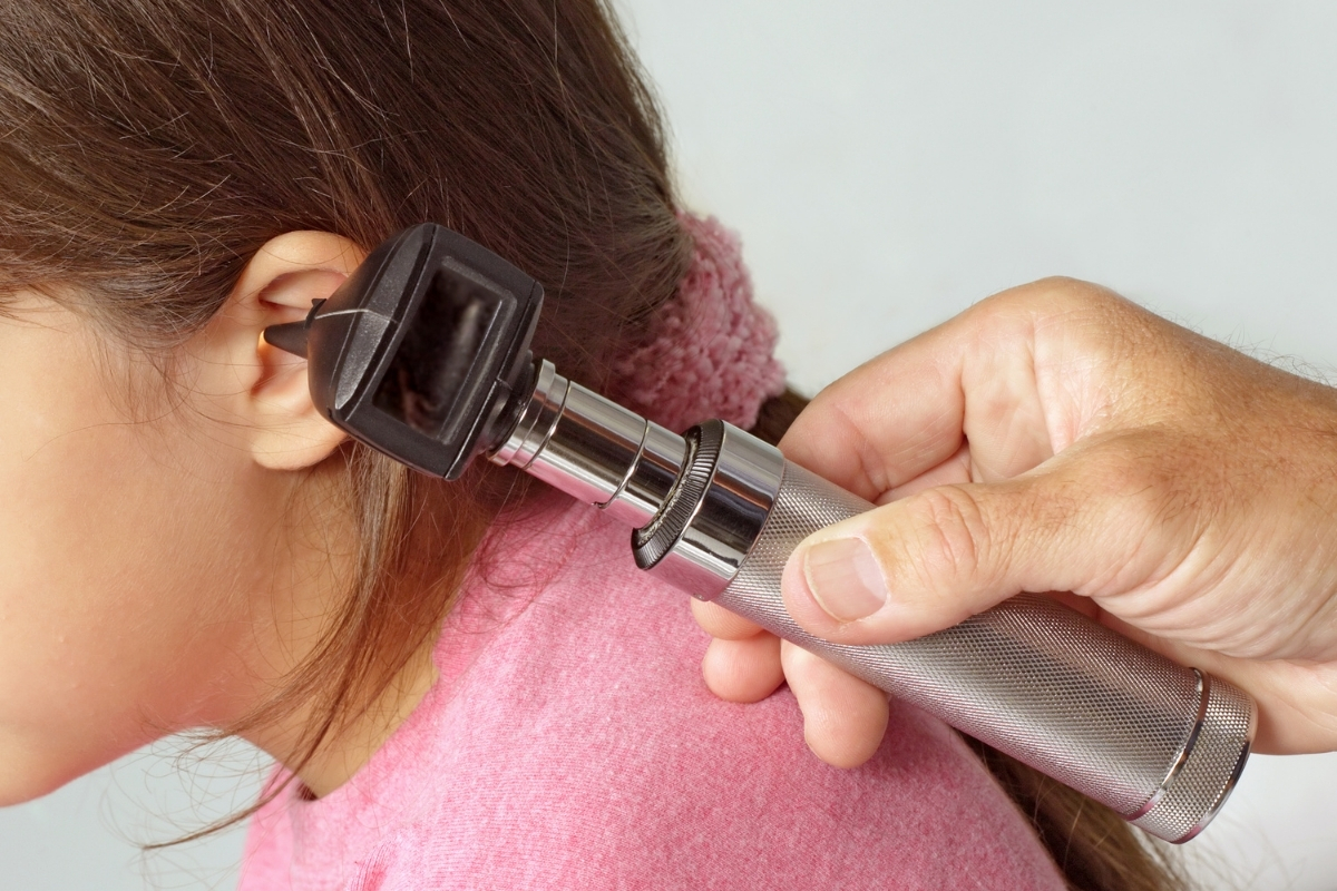 أعراض أصابة الطفل بالتهاب الأذن الوسطى 